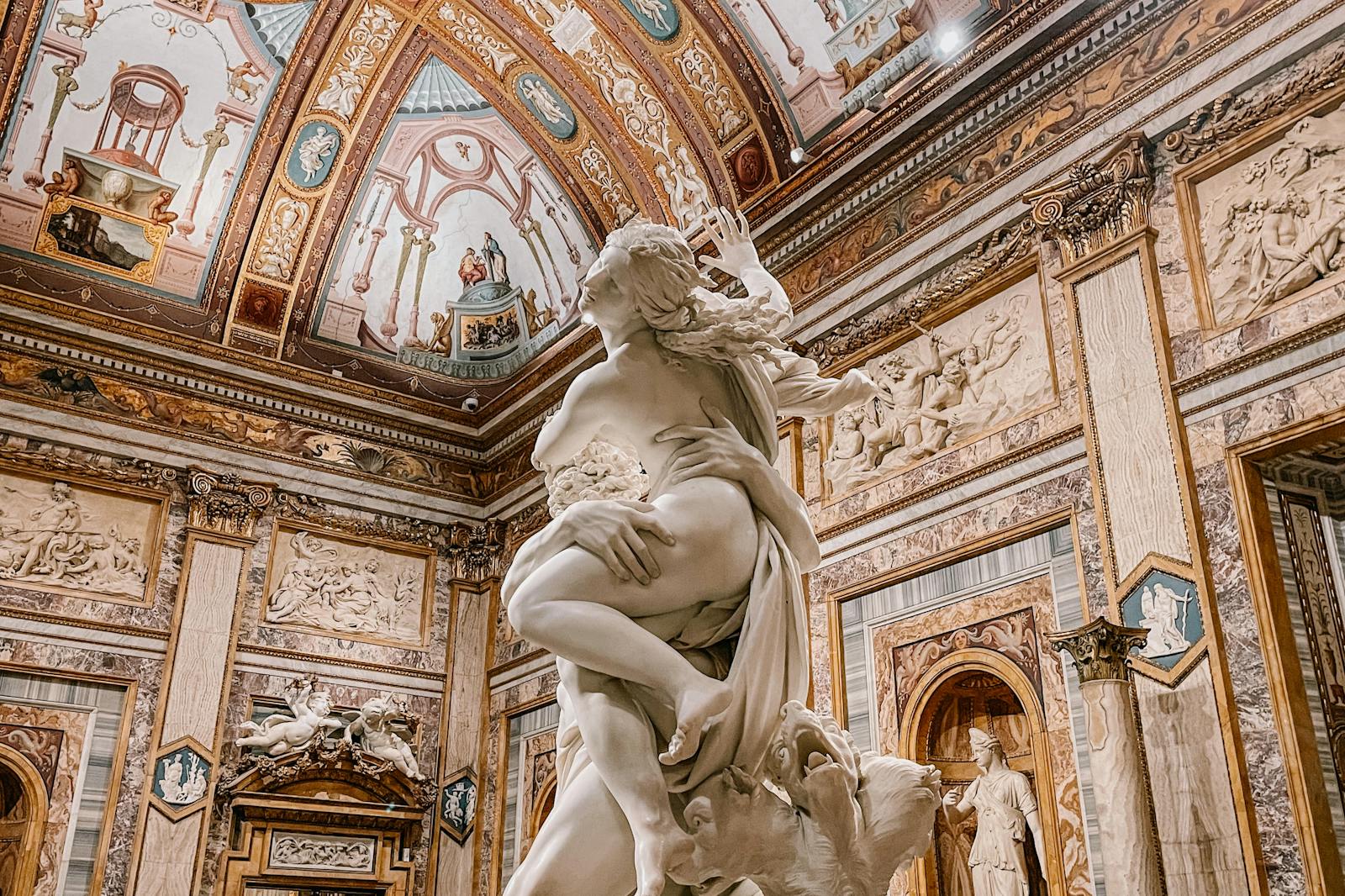 Statue af Proserpines rapt i Borghese-galleriet